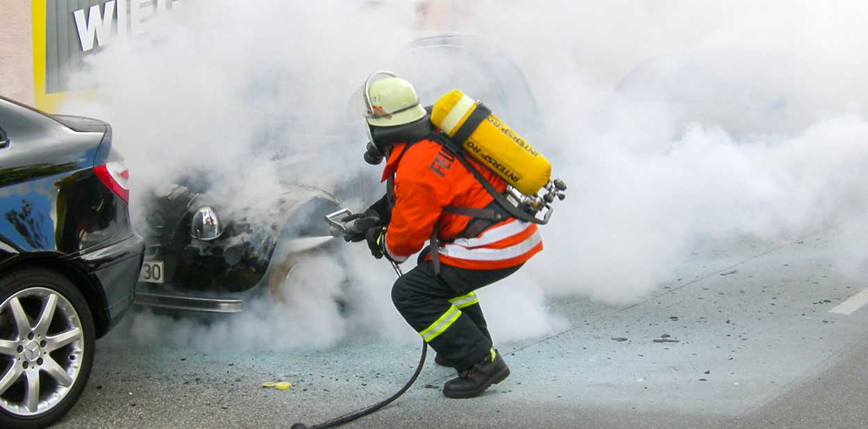 Löschung vom Fahrzeugbrand