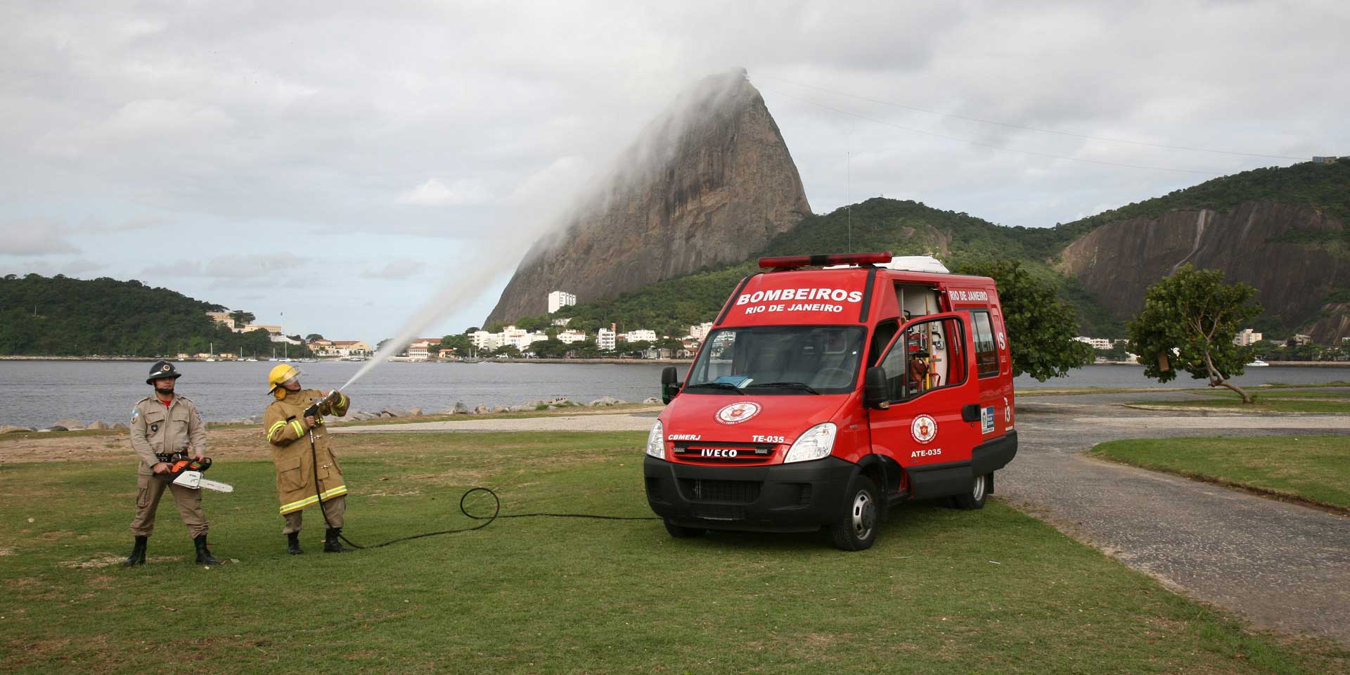 Fahrzeug mit Mobile Löscheinheiten